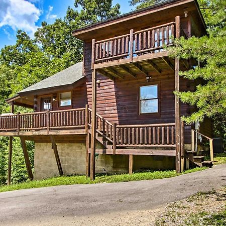 Cabin With Hot Tub And Deck About 12 Mi To Pigeon Forge! Sevierville Exterior photo