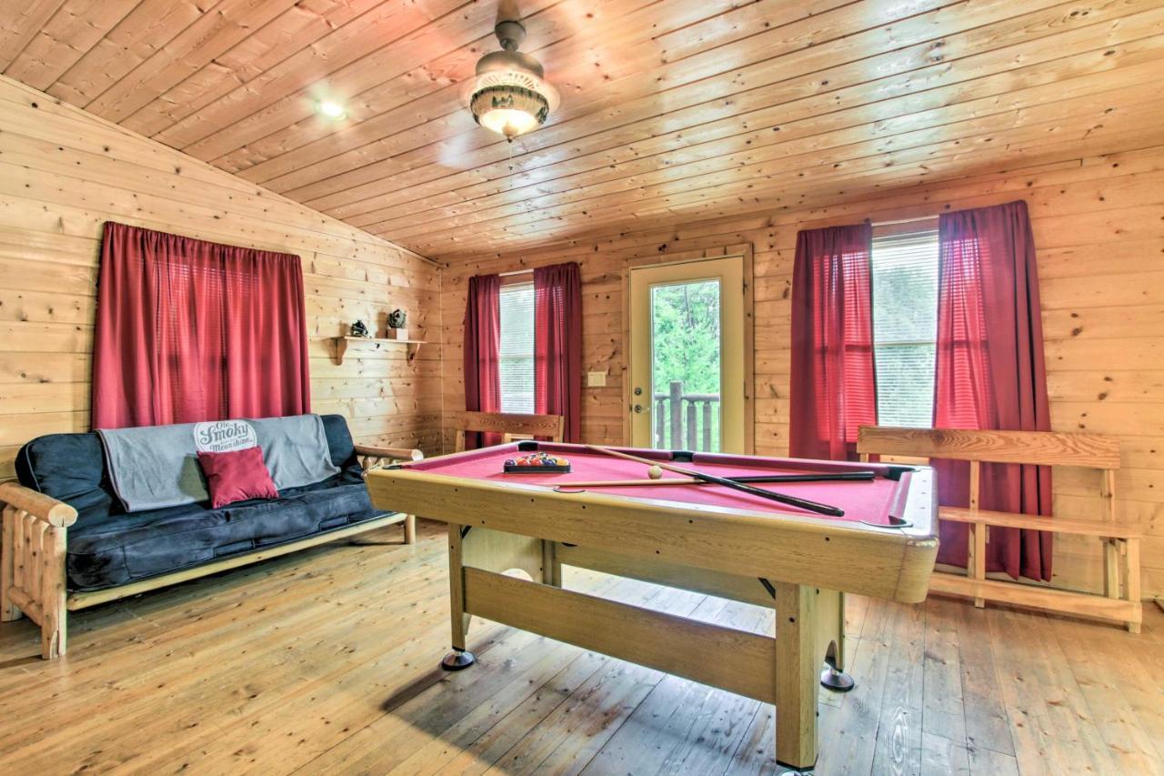 Cabin With Hot Tub And Deck About 12 Mi To Pigeon Forge! Sevierville Exterior photo