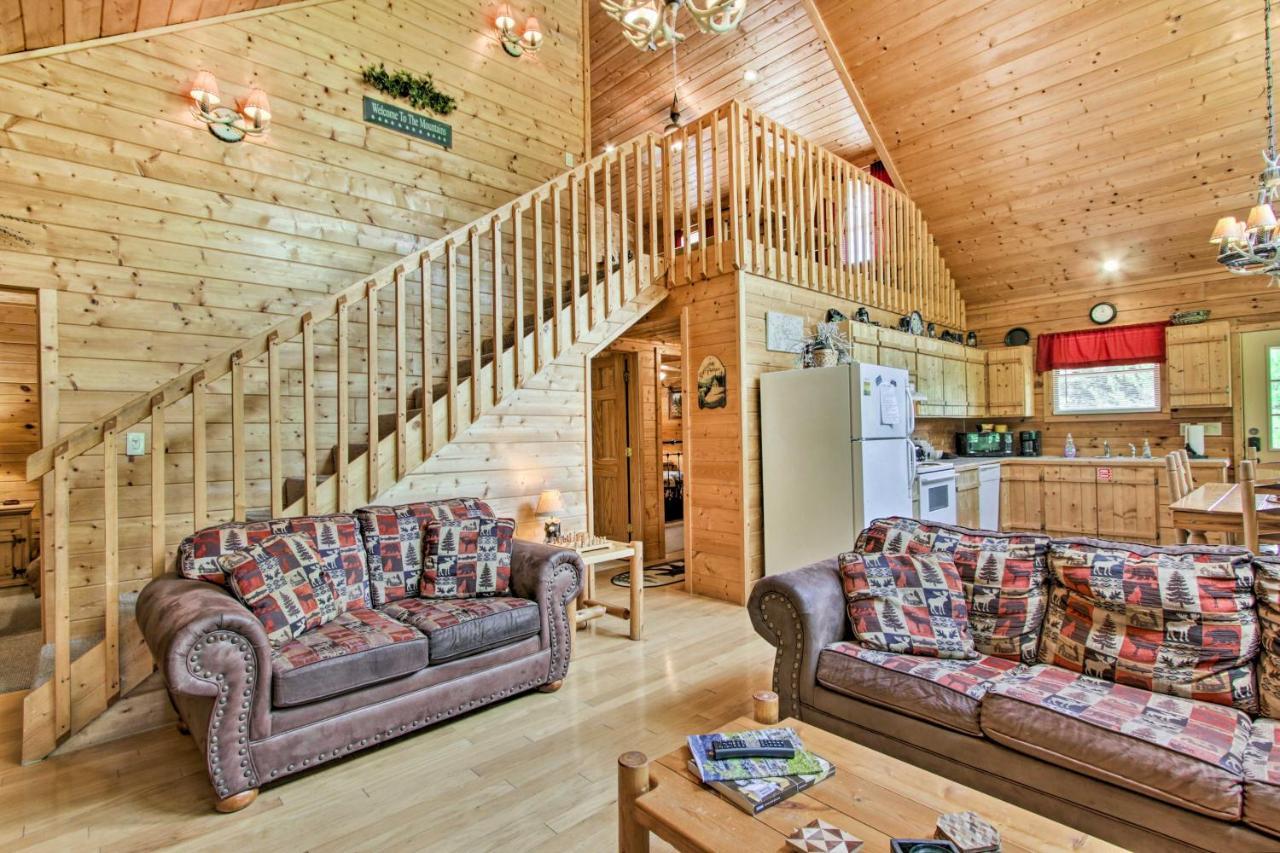 Cabin With Hot Tub And Deck About 12 Mi To Pigeon Forge! Sevierville Exterior photo