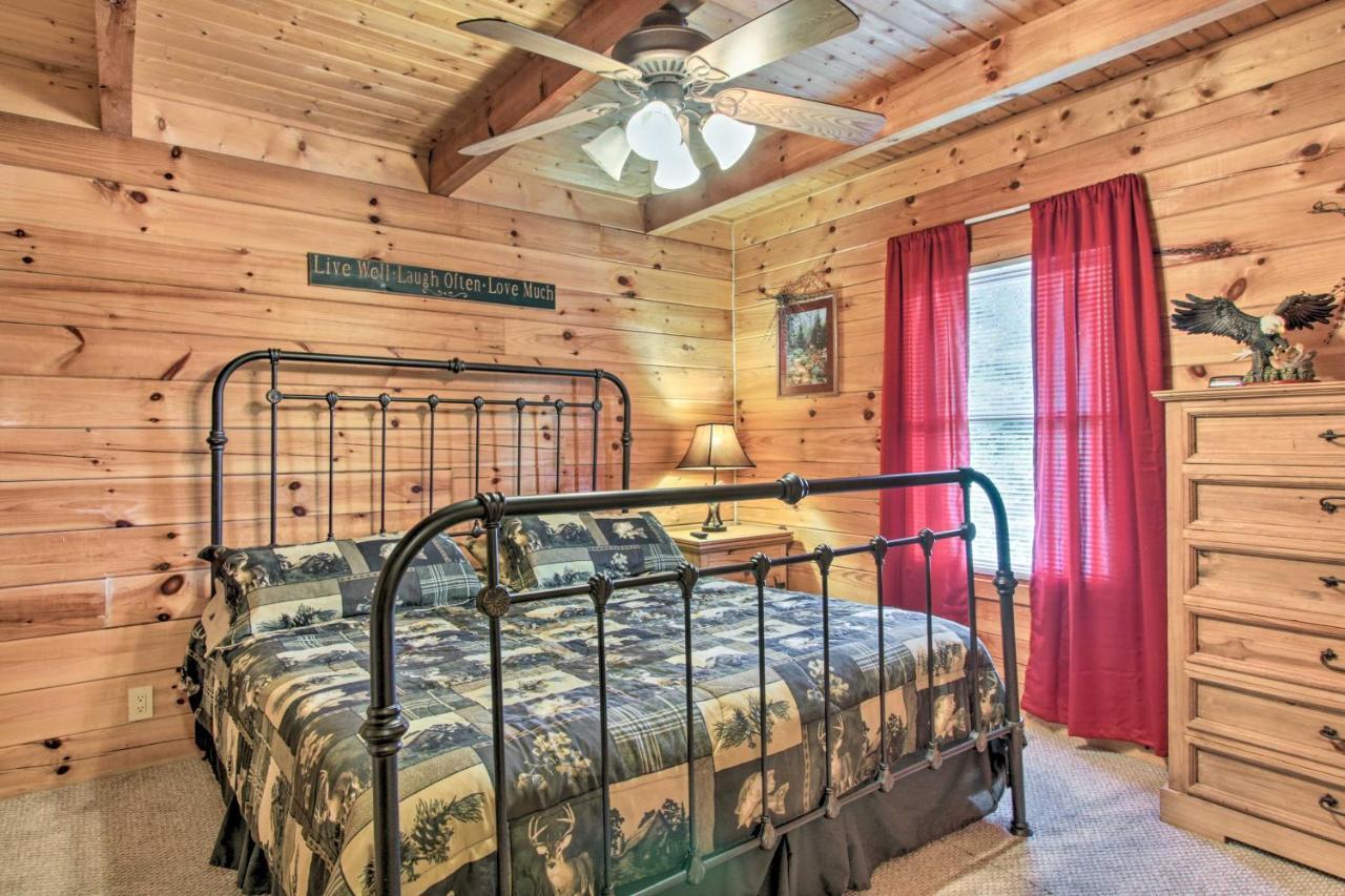 Cabin With Hot Tub And Deck About 12 Mi To Pigeon Forge! Sevierville Exterior photo