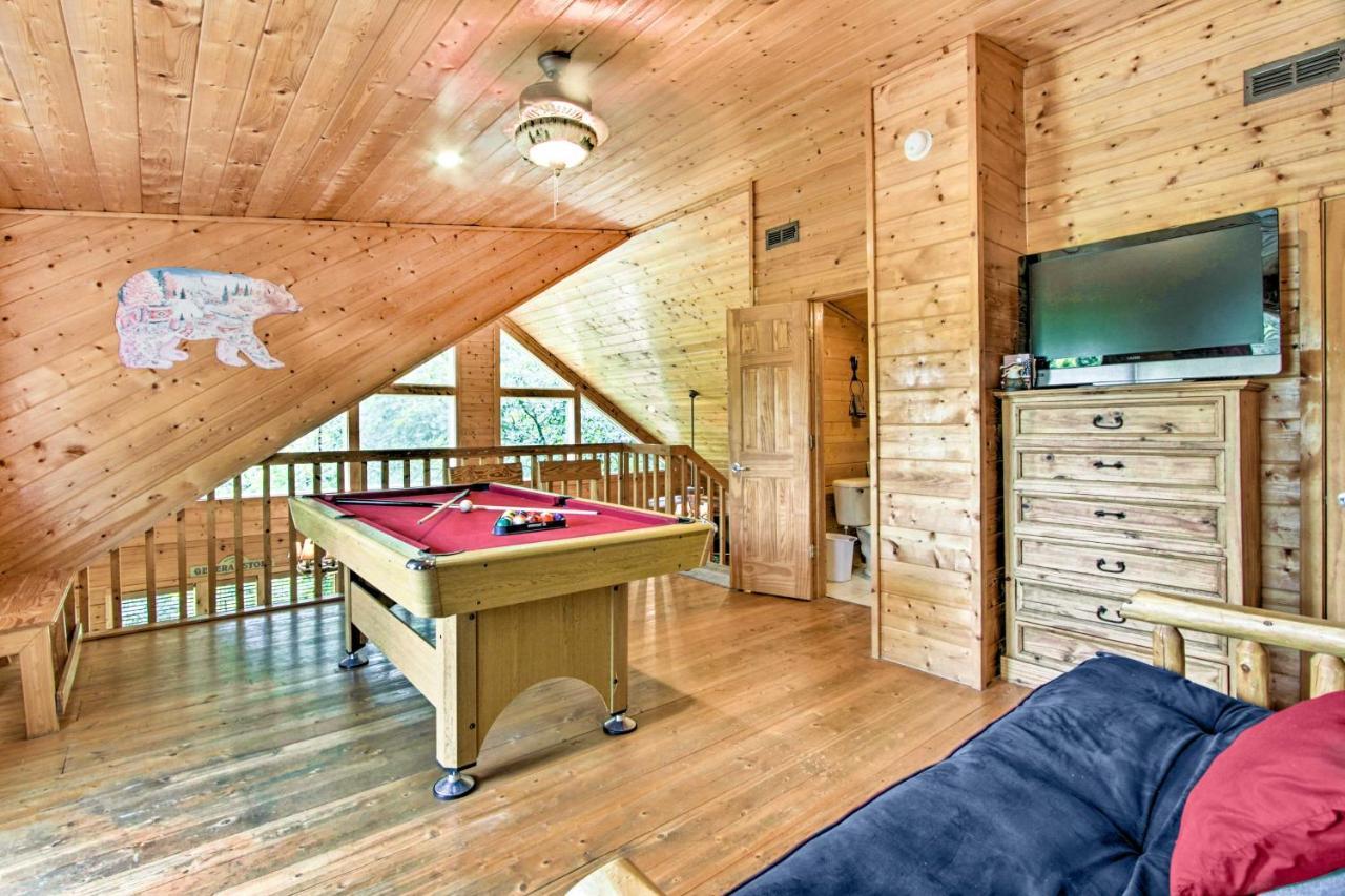 Cabin With Hot Tub And Deck About 12 Mi To Pigeon Forge! Sevierville Exterior photo