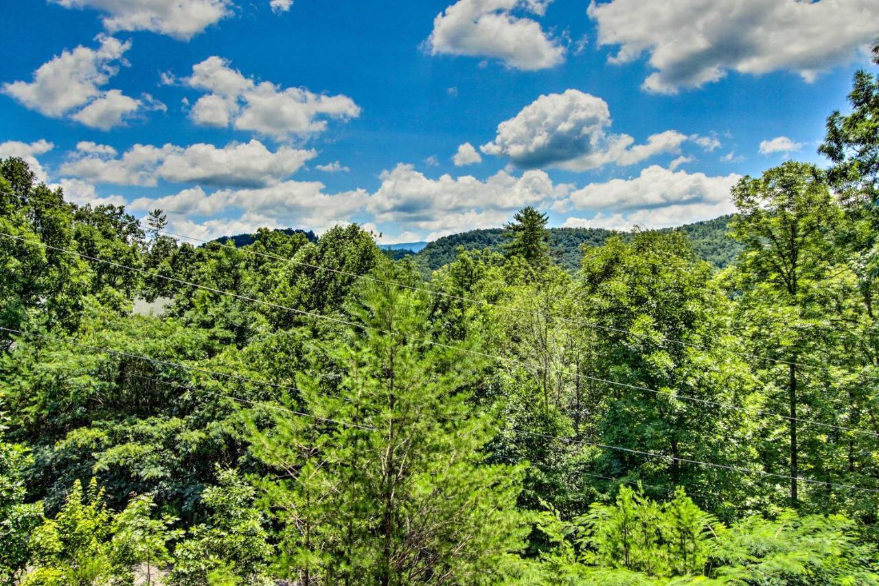 Cabin With Hot Tub And Deck About 12 Mi To Pigeon Forge! Sevierville Exterior photo