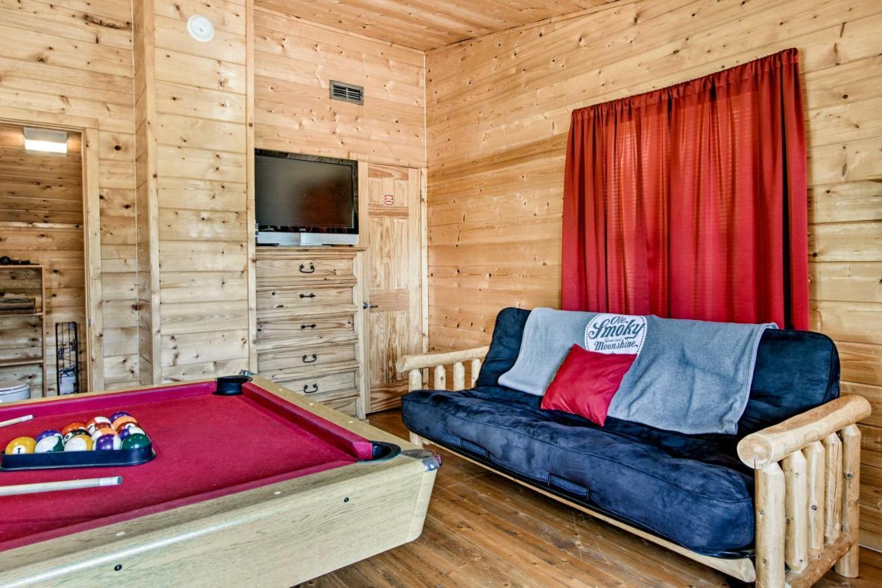 Cabin With Hot Tub And Deck About 12 Mi To Pigeon Forge! Sevierville Exterior photo