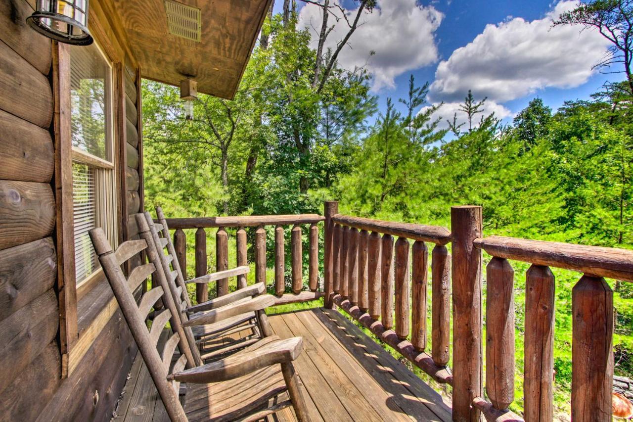 Cabin With Hot Tub And Deck About 12 Mi To Pigeon Forge! Sevierville Exterior photo