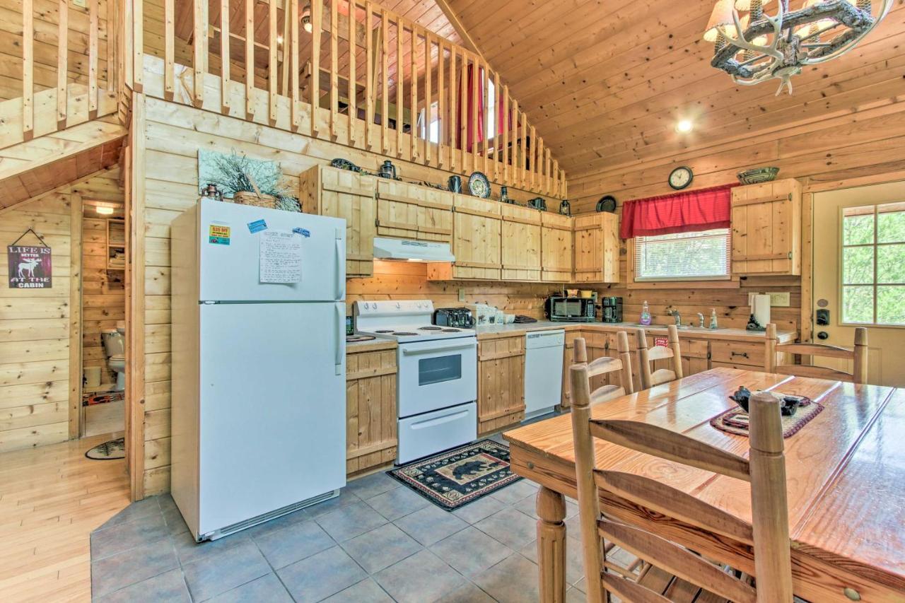 Cabin With Hot Tub And Deck About 12 Mi To Pigeon Forge! Sevierville Exterior photo